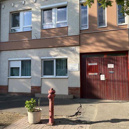 Nyil Apartman Wellnes Ντέμπρετσεν Εξωτερικό φωτογραφία