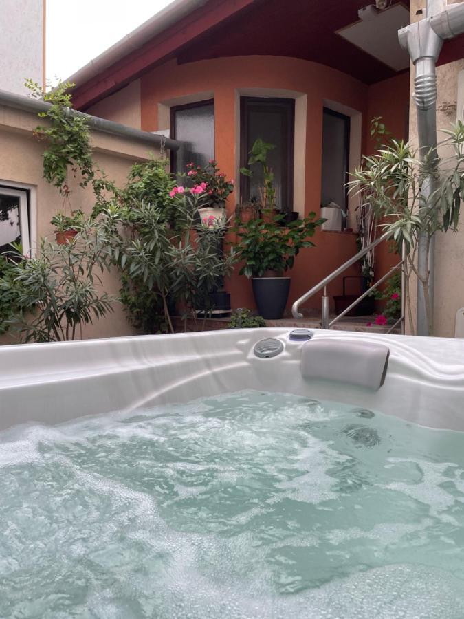 Nyil Apartman Wellnes Ντέμπρετσεν Εξωτερικό φωτογραφία