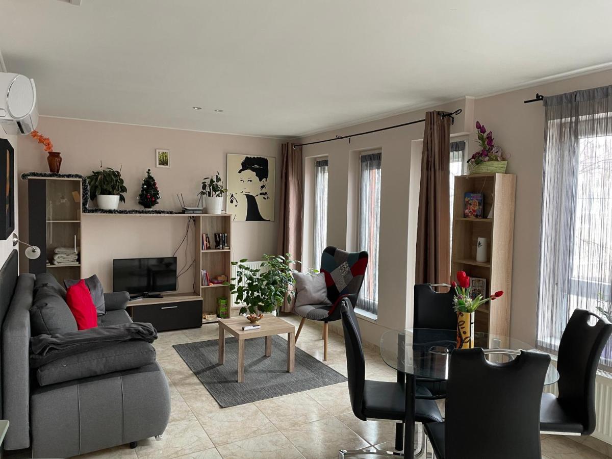 Nyil Apartman Wellnes Ντέμπρετσεν Εξωτερικό φωτογραφία
